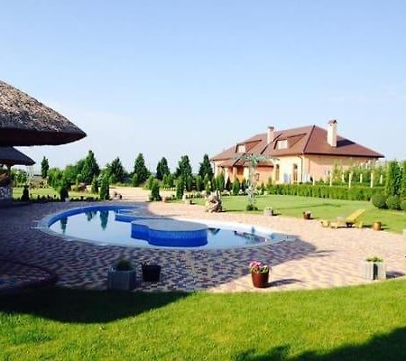 Maetok Country Club Hotel Petrovo Eksteriør billede