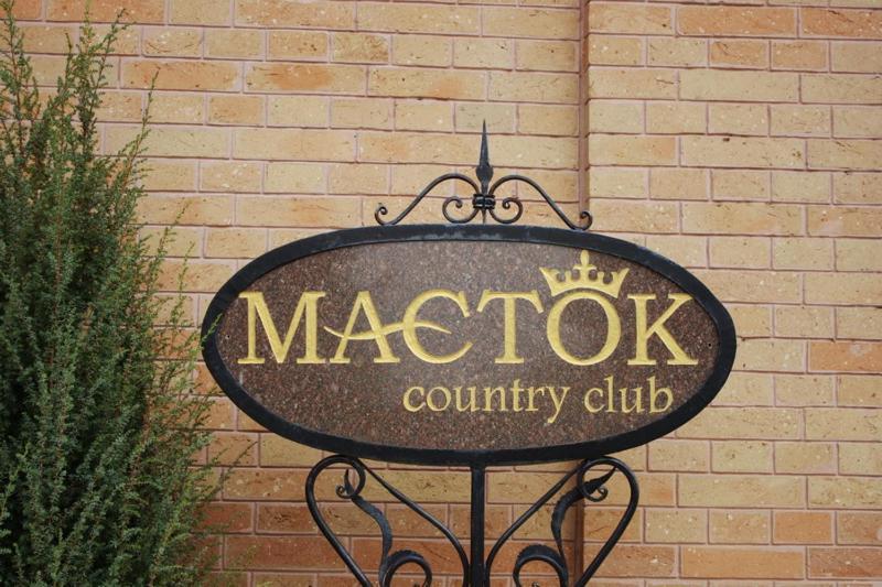 Maetok Country Club Hotel Petrovo Eksteriør billede